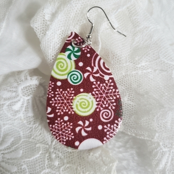 Tear Drop Faux Leather Geometric Christmas Peppermint Earrings NWT - Picture 2 of 7